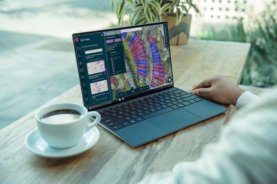 Nimbus_Laptop on Table_Site Finding_Mockup (1)